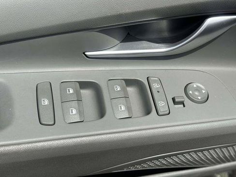 Certified 2024 Hyundai Elantra SEL FWD image 18