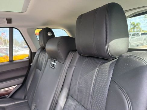 Used 2017 Land Rover Range Rover HSE image 11