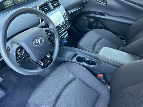 Certified 2021 Toyota Prius LE w/ Carpet Mat Package (TMS) FWD image 9