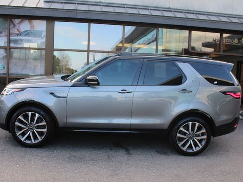 Certified 2025 Land Rover Discovery Dynamic SE image 10