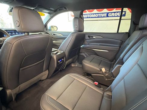 Used 2025 Chevrolet Traverse LT image 30