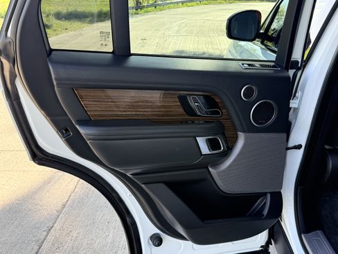 Used 2018 Land Rover Range Rover HSE image 20