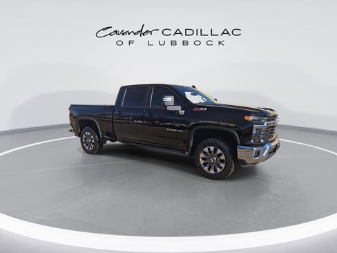 Used 2024 Chevrolet Silverado 2500 LT image 2
