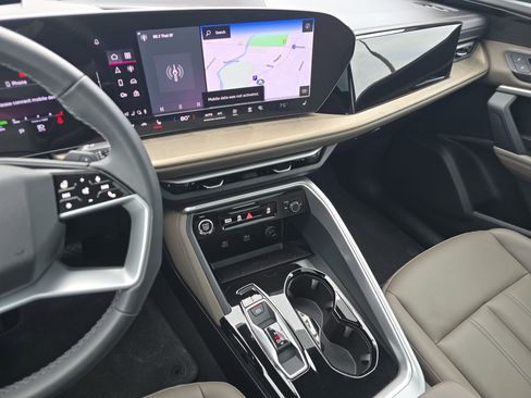 Certified 2025 Audi Q5 Premium w/ Convenience Package image 23