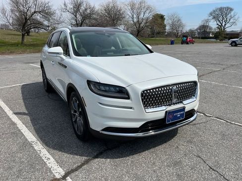Used 2022 Lincoln Nautilus Reserve image 2