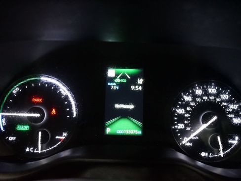 Used 2023 Toyota Sienna XLE FWD image 19