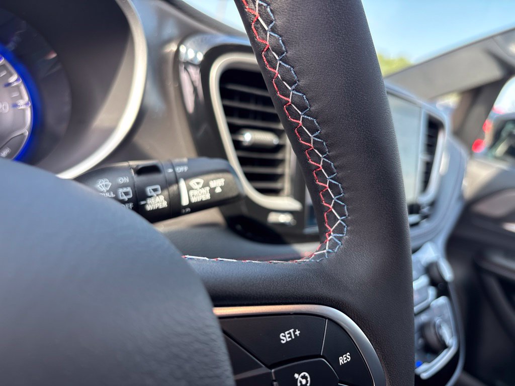 New 2027 Chrysler Pacifica Select AWD/4WD image 16