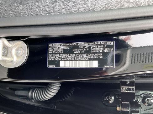 Used 2025 Volvo XC40 B5 Core w/ Protection Package Premier image 34