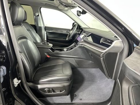 Used 2023 Jeep Grand Cherokee 4WD 4xe image 28