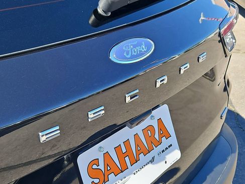 Used 2022 Ford Escape SE w/ Convenience Package FWD image 16