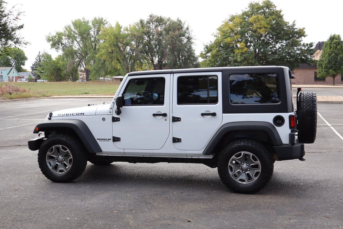 Used 2015 Jeep Wrangler Unlimited Rubicon w/ Connectivity Group AWD/4WD image 8