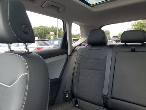 Certified 2023 Volkswagen Taos SE w/ Panoramic Sunroof Package FWD image 10
