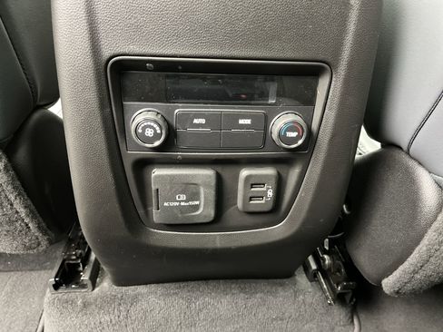 Used 2023 Buick Enclave Essence w/ Experience Buick Package AWD/4WD image 15