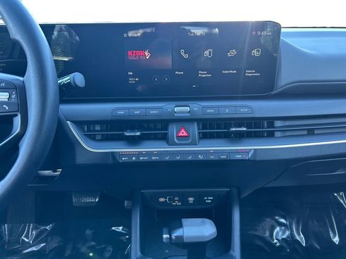 Used 2025 Kia K4 LXS image 12