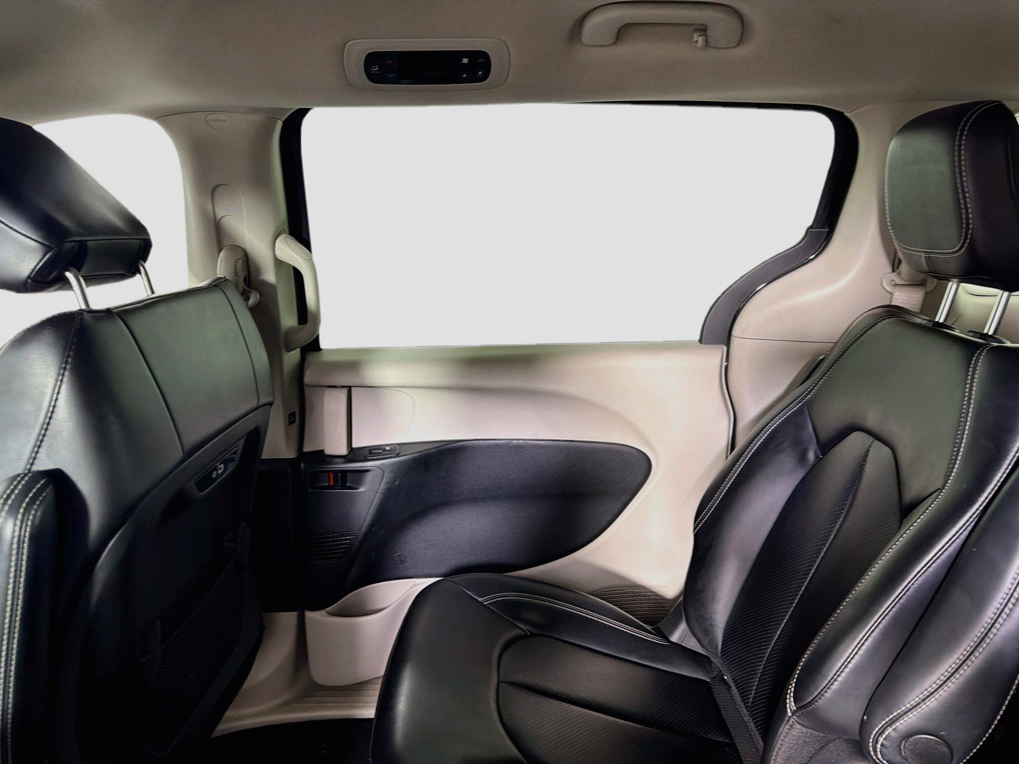 Used 2023 Chrysler Pacifica Touring-L FWD image 26