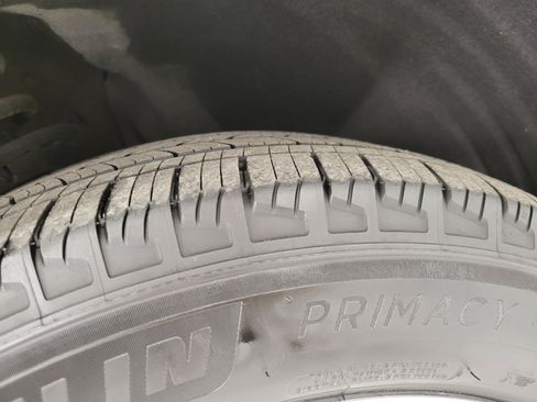 Used 2023 Ford Explorer Limited w/ Limited Technology Package image 5