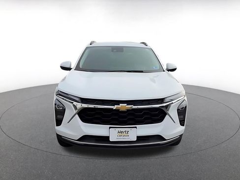 Used 2025 Chevrolet Trax LT w/ LT Convenience Package image 4