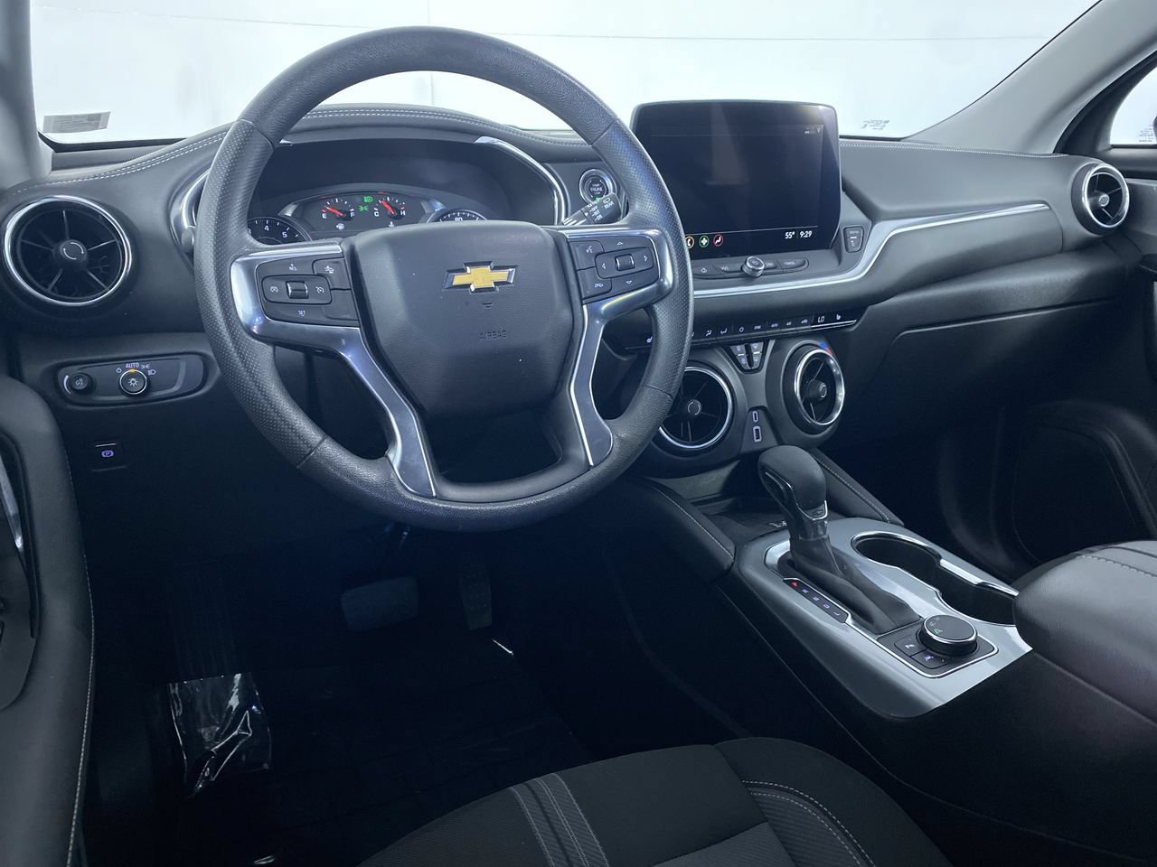 Certified 2025 Chevrolet Blazer LT w/ Convenience Package FWD image 2