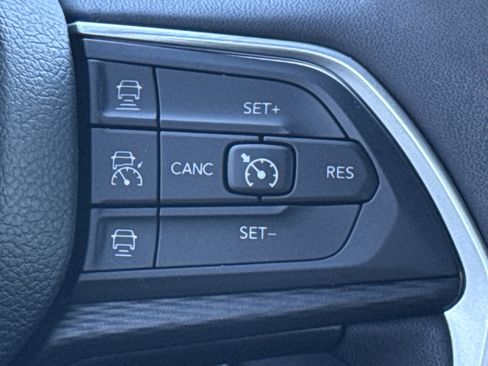 Used 2023 Jeep Grand Cherokee L Laredo image 19