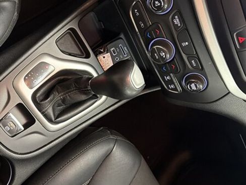 Used 2018 Jeep Cherokee Latitude Plus w/ Comfort/Convenience Group FWD image 27