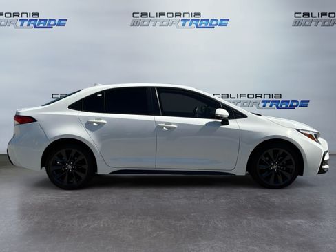 Used 2024 Toyota Corolla SE w/ SE Package FWD image 4