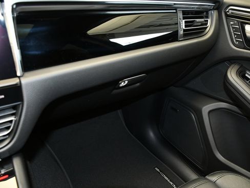 New 2026 Porsche Macan AWD/4WD image 34
