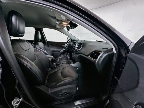 Used 2019 Jeep Cherokee Limited w/ Technology Group FWD image 29