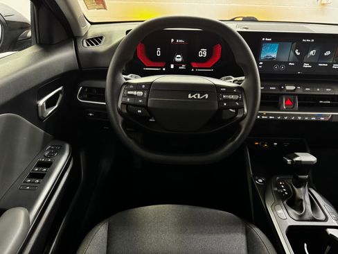 Used 2025 Kia K4 LXS image 13