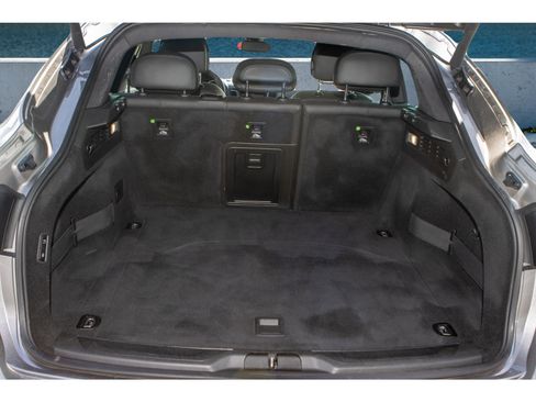 Used 2019 Maserati Levante image 9