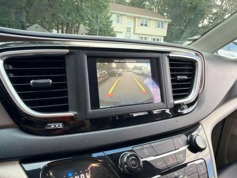 Used 2021 Chrysler Voyager Lxi FWD image 36