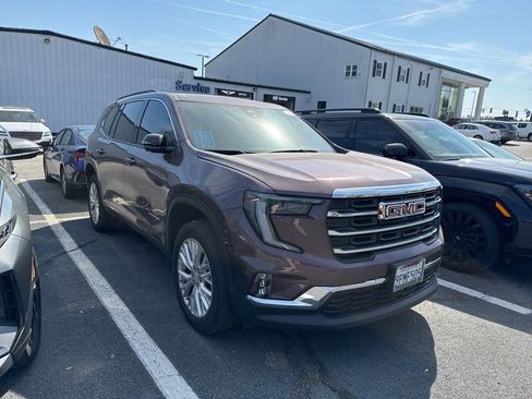 Used 2024 GMC Acadia Elevation w/ Luxury Package image 3