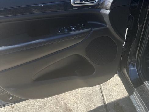 Used 2011 Jeep Grand Cherokee Laredo image 11