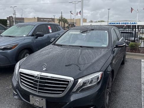Used 2017 Mercedes-Benz S 550 Sedan image 2