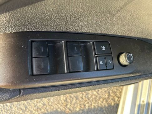 Used 2023 Toyota Camry SE FWD image 18