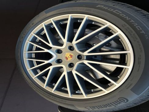 Used 2023 Porsche Cayenne AWD/4WD image 14