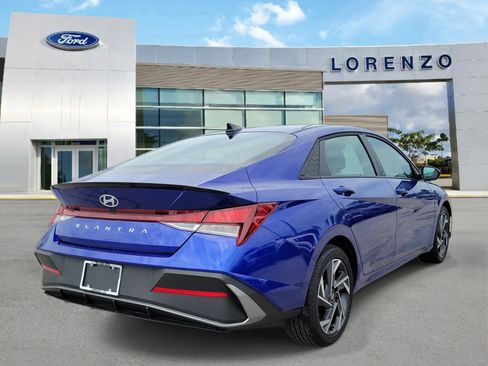 Used 2025 Hyundai Elantra Sport FWD image 5