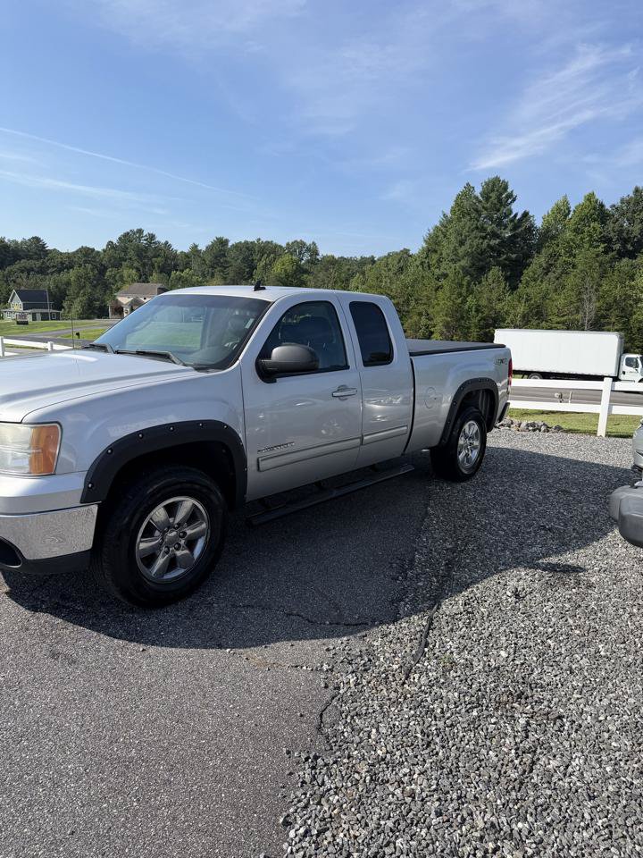 Used 2010 GMC Sierra 1500 SLT w/ SLT Convenience Package AWD/4WD image 3
