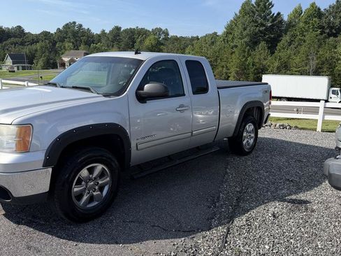 Used 2010 GMC Sierra 1500 SLT w/ SLT Convenience Package AWD/4WD image 3