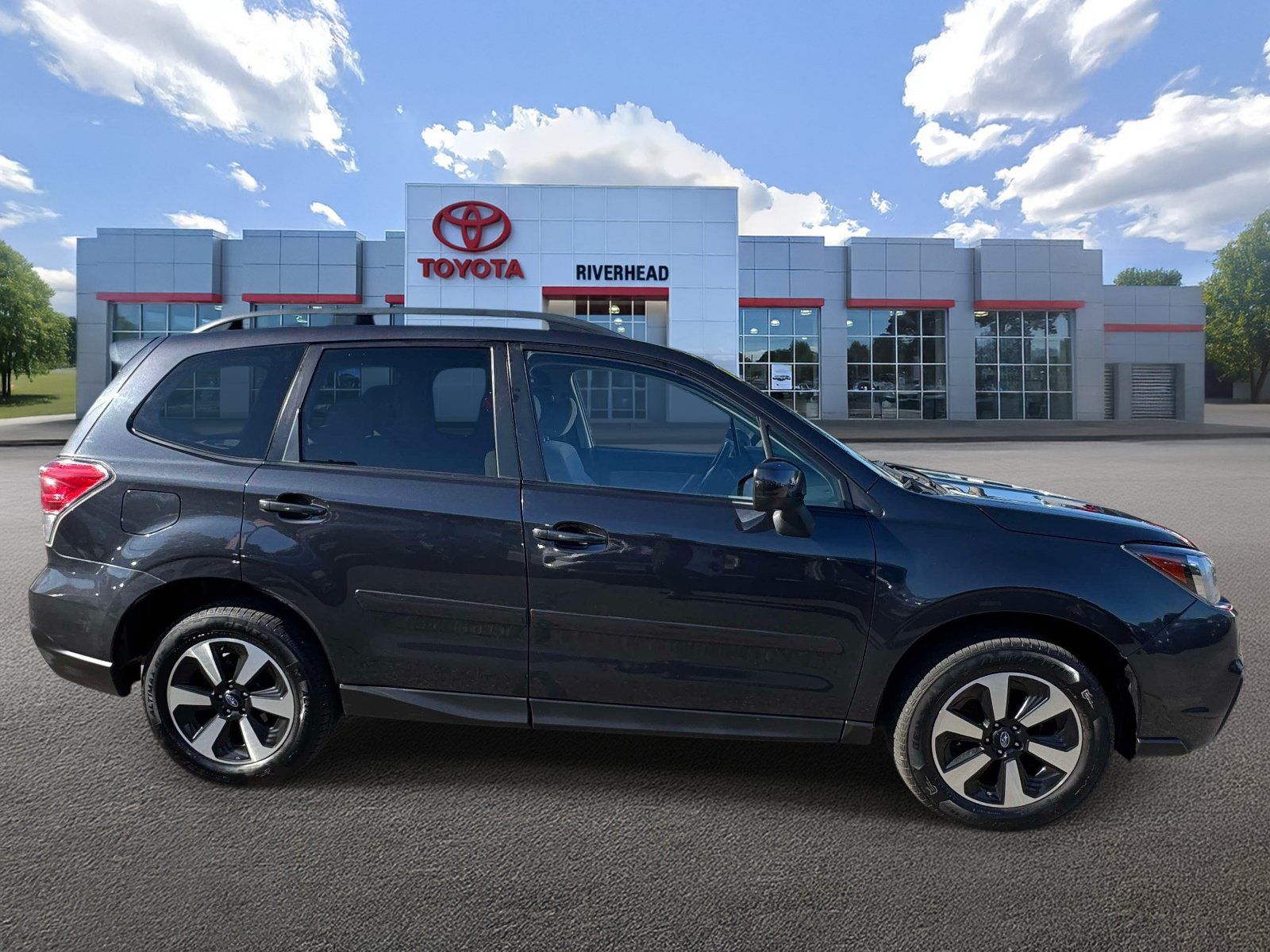 Used 2017 Subaru Forester 2.5i Premium w/ All-Weather Package AWD/4WD image 5