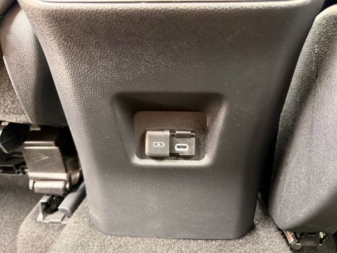 Used 2025 Toyota RAV4 XLE AWD/4WD image 26