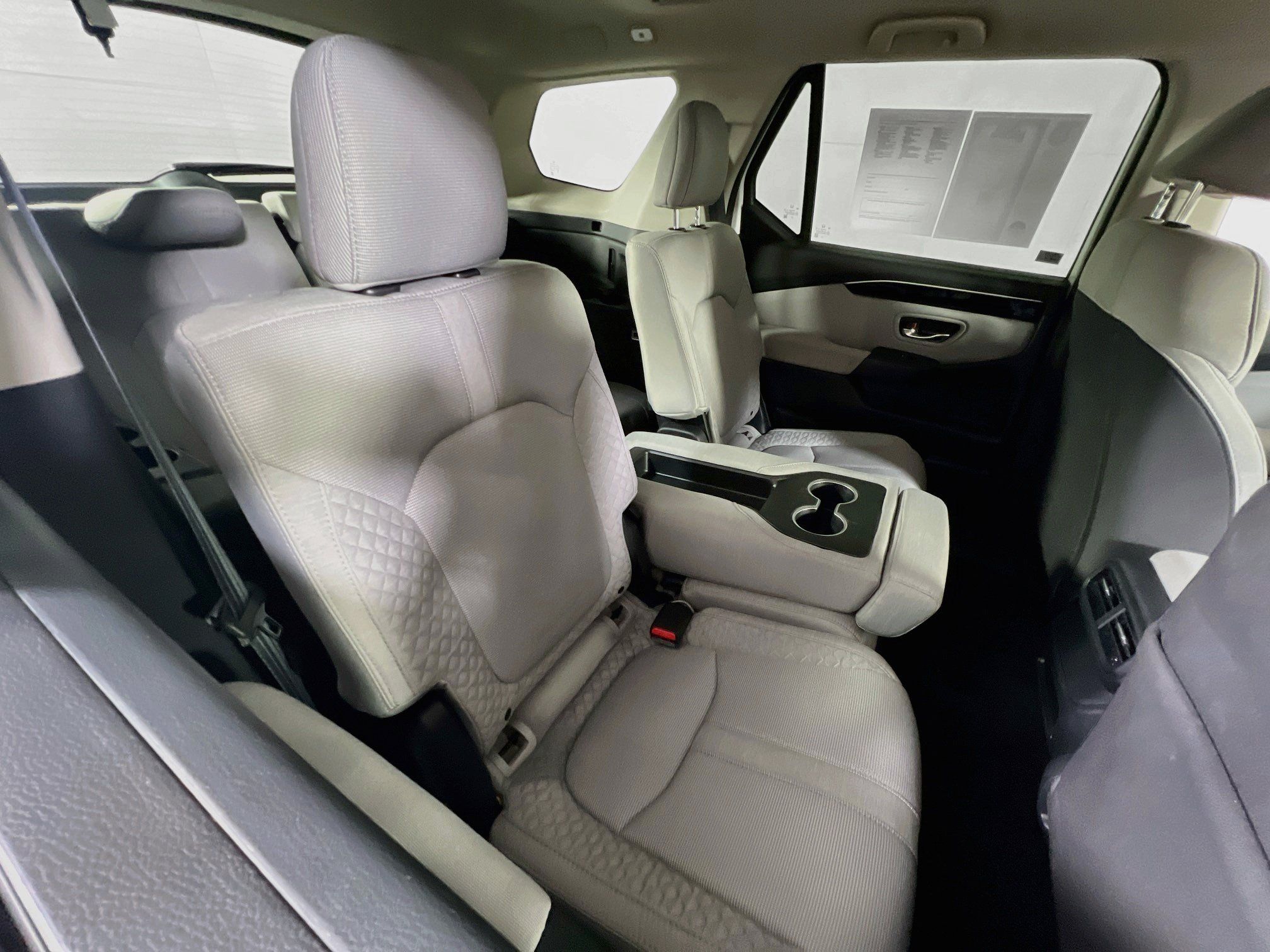 Used 2023 Honda Pilot LX image 25