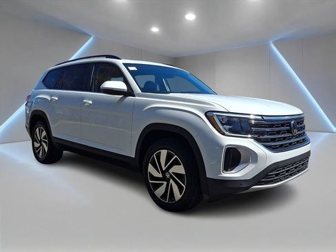 Certified 2025 Volkswagen Atlas SE w/ Panoramic Sunroof Package image 3