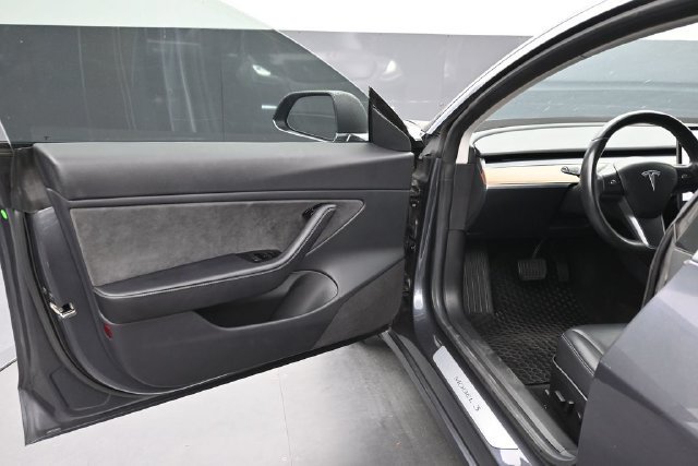 Used 2018 Tesla Model 3 Long Range RWD image 15