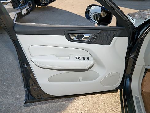 New 2026 Volvo XC60 T8 Ultra w/ Protection Package Premier image 9