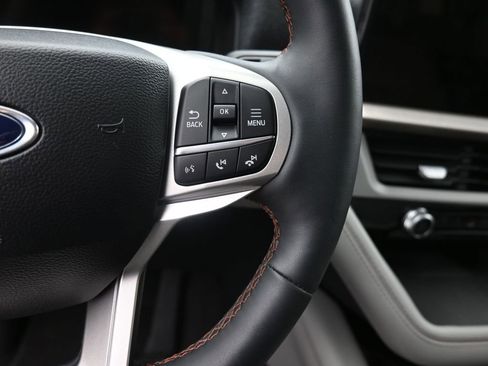 Used 2025 Ford Explorer Active w/ Active Comfort Package image 3