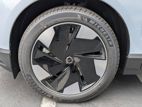 New 2026 Volvo EX30 Plus w/ Protection Package image 10