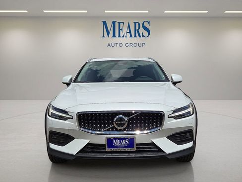 New 2026 Volvo V60 B5 Cross Country Plus w/ Protection Package Premier AWD/4WD image 8