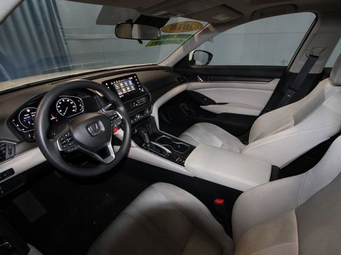 Used 2018 Honda Accord EX image 2