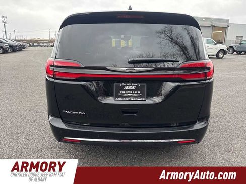 New 2026 Chrysler Pacifica Select image 5