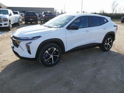 New 2026 Chevrolet Trax RS w/ Sunroof Package FWD image 6